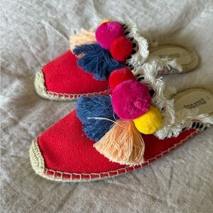 SOLUDOS POMMEL FRAYED EDGE POM-POM RED CANVAS ESPADRILLE MULE . Size 8 1/2